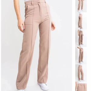 Madlady kostym byxor strl XS L32 - Jätte snygga kostym byxor från madlady! Storlek XS men passar nån me S oxå! Passar till allt! Skriv om ni är intresserade❤️❤️