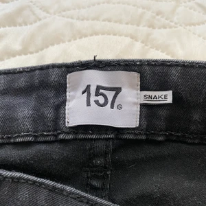 Svarta jeans - Säljer nu mina svarta jeans från lager 157 då dom inte kommer till användning. Storleken på jeansen är M men skulle säga att dom även passar S. Dessa jeansen är high waist.