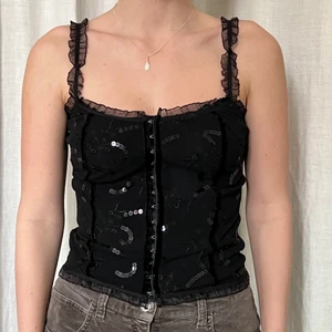 y2k korsett topp - storlek: passar S och M. möts upp i stockholm eller fraktar. toppen finns kvar 🖤