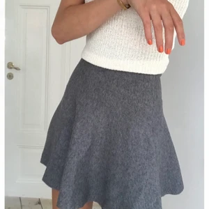 Kjol - Säljer denna as najs kjolen strl s från zara.❤️‍🩹