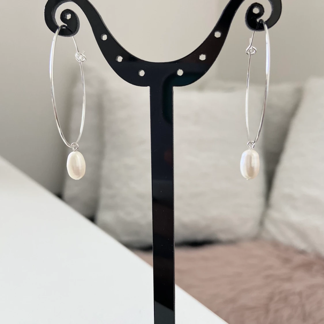 Örhängen med äkta pärlor