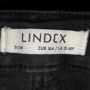 Svart jeans  - Cirka 2 år gammal. I gott skick. Storlek 164 / 13-14 år. Från lindex