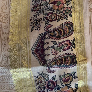 Sari tyg Silke  - En Saari från Indien, ca 5 meter tunt tyg Inte felfri Kan användas till allt möjligt 