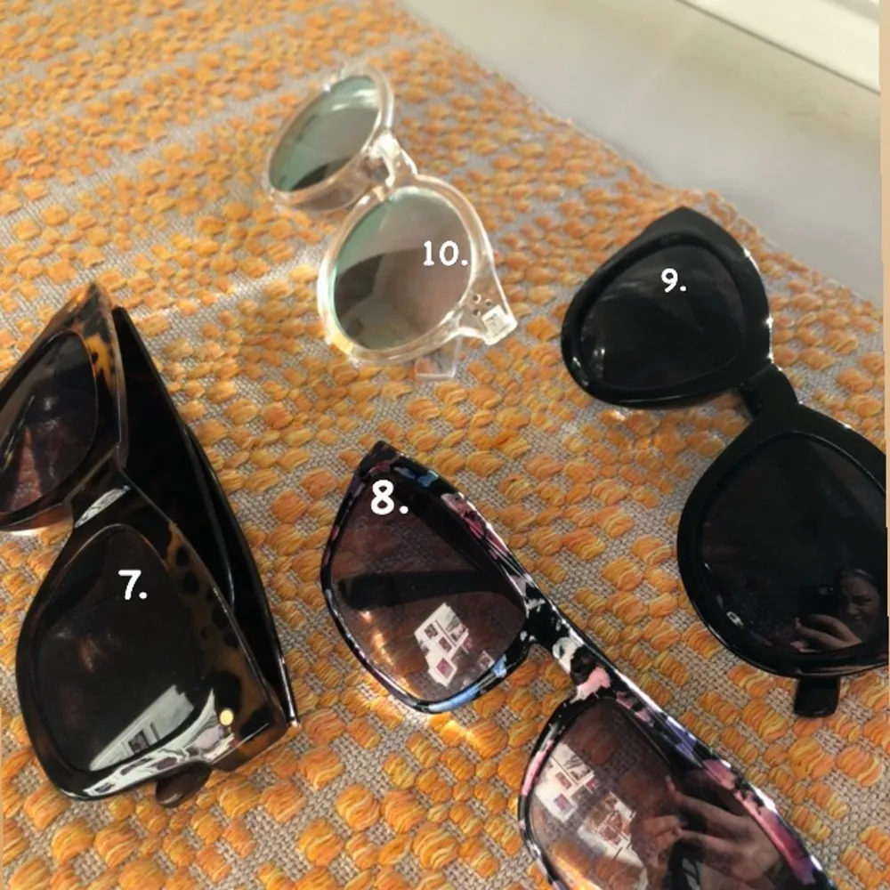 Säljer massa solglasögon som jag inte använder längre🌸 skicka om du vill ha en bild med dom på🌸 pris skiljer sig lite ifrån vilka❤️. Accessoarer.