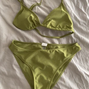 Shein barn bikini - Säljer min bikini barn från shein. Har aldrig använts bara testats 1 gång. Den är för liten för mig så därför säljer jag den. Nypris är 129. Kontakta mig om du är intresserad❤️