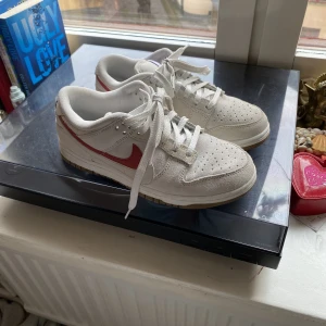 Nike dunk Low 85 - Helt oanvända sneakers, köpare får stå för frakt