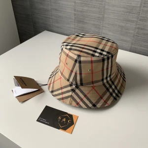 Burberry fiskehatt - Helt oanvänd  Köpt på S&C HYPE  Skick 10/10 