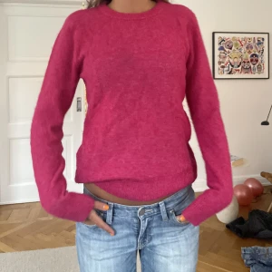 Superfin Other Stories tröja❤️‍🔥 - Jättefin other stories tröja i en väldigt fin färg❤️ Perfekt till skolan eller i sommar Storlek xs