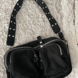 Ginatricot väska - Väska från ginatricot med flera olika fack. Superbra skick 