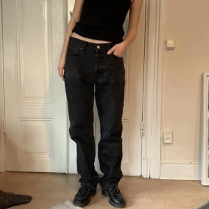 Weekday space - Jeans från weekday i modellen space