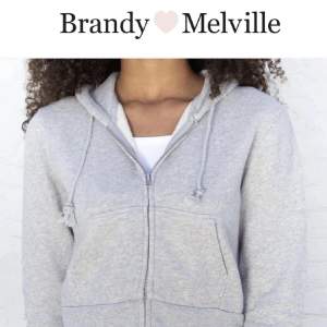 Jag säljer min gråa zip hoodie från Brandy Melville. Tröjan är i hyfsat bra skick. Tröjan har ingen specifik storlek, men jag har vanligtvis XS och den passar för mig. Kom gärna privat vid frågor💞