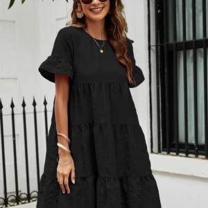 Jättefin flowy sommarklänning i storlek S - Sommarklänning i stolek S. Den är endast använd en fåtal gånger  och införskaffad för ca 8 månader sedan. Inköpspris: 289