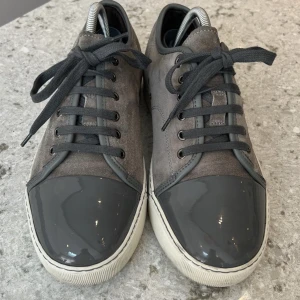 Lanvin - Lanvin Captoe i grå i super skick ingen box.  UK 7 så motsvarar ungefär 41-42