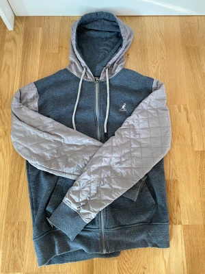 Kangol Hoodie strl. M - Kangol Hoodie. Storlek: M