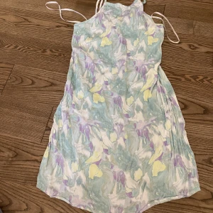 Klänning  - En fin klänning i storlek M/S