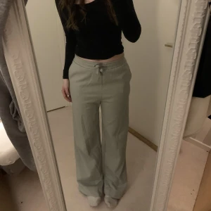 Mjukisar  - Mintgröna mjukisar från h&m, materialet är guldvärt och dom är verkligen jättemysiga men tyvärr så får jag ingen användning för dom