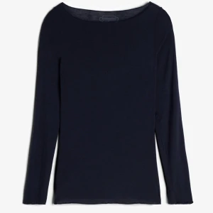 Intimissimi - INTRESSEKOLL på min jätte fina intimissimi tröja köpt från deras hemsida för några veckor sen endast använd 2 gånger❤️skriv om du har några frågor💕