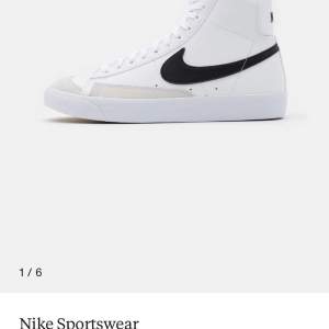 Nike skor köpta från Zalando för 949 kr. Bra skick då de endast använda fåtal gånger. Säljer billigt för jag vill få de sålda snabbt Storlek 37,5