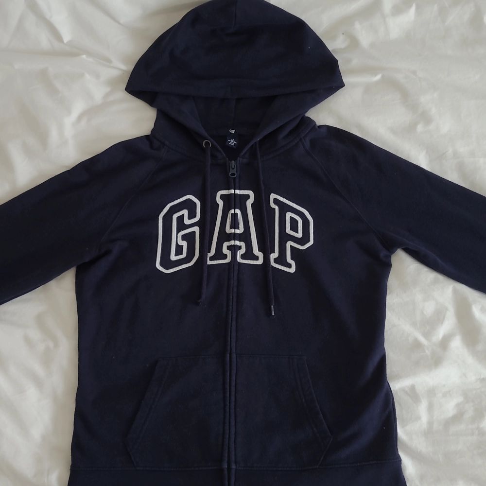 Marinblå Gap hoodie dam - GAP | Plick Second Hand
