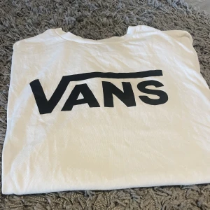 T-shirt  - Vit Vans T-shirt i fint skick💗 kp för fler bilder.