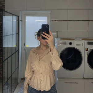 Gullig blus  - Gullig topp från Gina tricot  Super skick!  