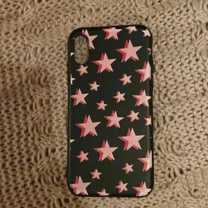 Telefon skal - Nästa helt oanvänt skal säljer för att fick nyss en ny telefon så ska sälja detta och köpa likadant fast en annan storlek De är iPhone XS på de skalet