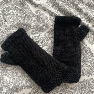 Fin stickade torgvatar - Fin stickade torgvantar, aldrig använda och i super skick!🫶🫶