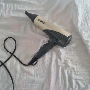 Hårfön - Knappt använd nypris 499kr. Tre värme och två fläktlägen