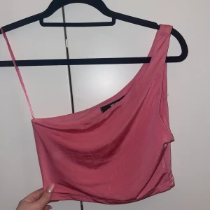 Linne - Topp från bik bok i storlek xs. Använd en gång 