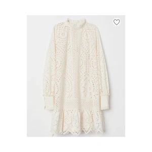 Klänning hm - Söker denna klänning ifrån HM i storlek s-m. 