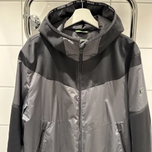 Boss jacka vår/höst  - Hugo boss jacka 