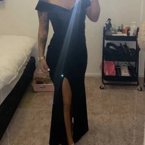 Svart bal klänning - Säljer för  400 + frakt🖤 Enbart använd en gång och ny pris 1000kr