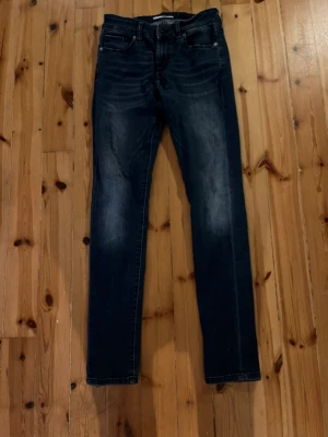 Mörkblå jeans - Mörkblå jeans från Cubus. Bra skick. Djur i hemmet.