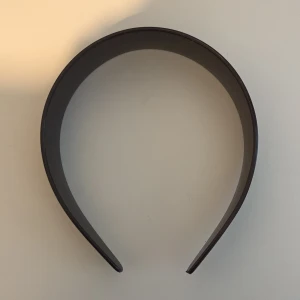 Diadem  - Fint diadem som är helt nytt aldrig använd,från hm🦋