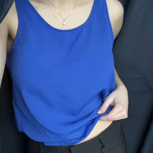 Linne - Fint linne i blusmaterial. Är tunn och väldigt skön på sommaren.