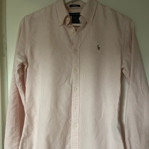 Ralph Lauren skjorta  - Super snygg skjorta! Väldigt sparsamt använt 💕 stl S nypris 1299kr 