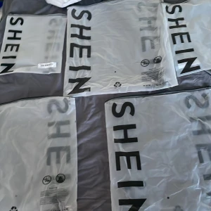 SHEIN påsar - Bra att packa saker i om man tillexempel ska sälja saker. Finns i olika storlekar