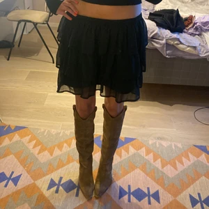 Volangkjol - Superfin volangkjol ifrån vero Moda! I superfint skick 💗