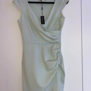 Klänning - Super fin klänning från nly! Helt oanvänd i turkos / mintgrön färg🫶🏼