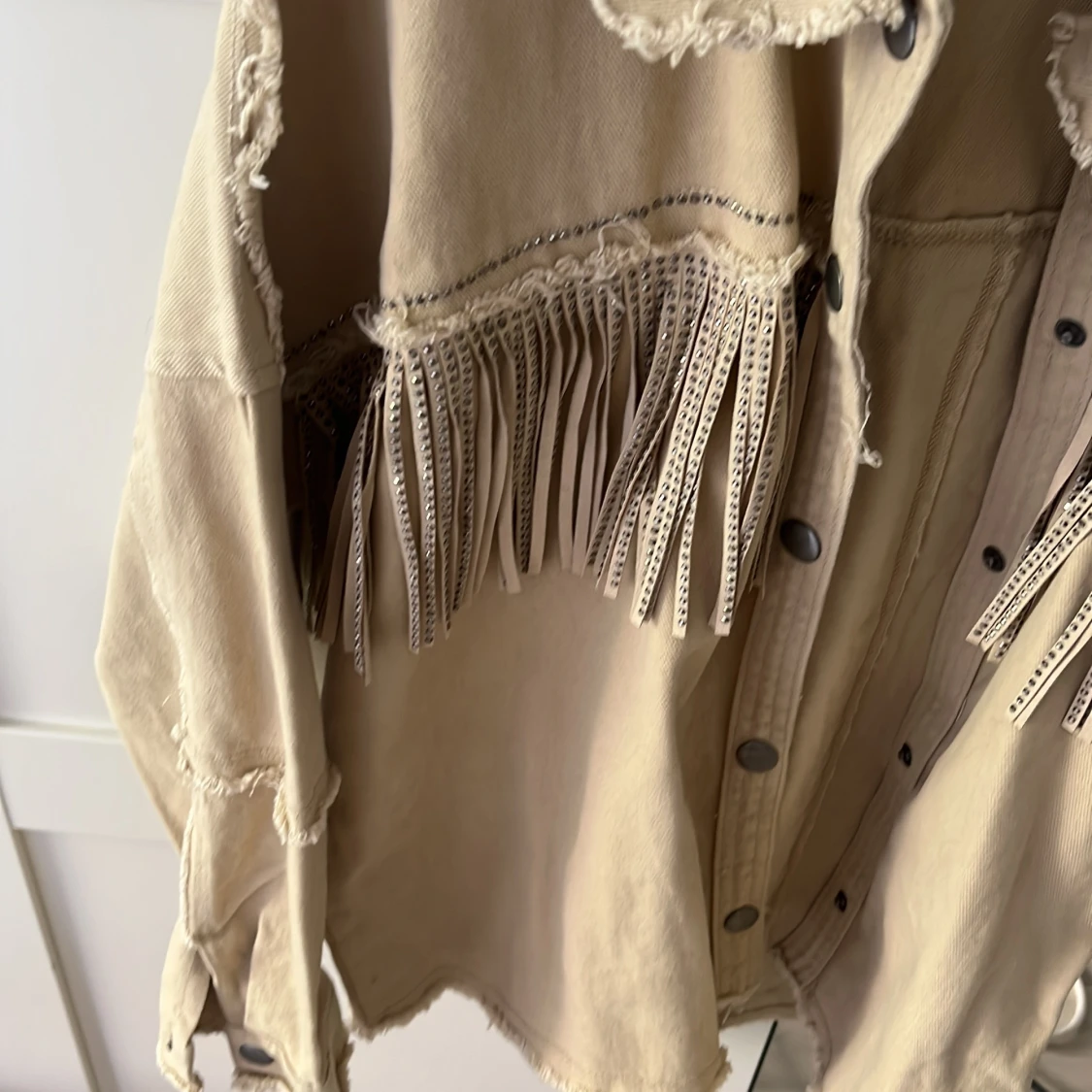 jacka med fransar/stenar - 91