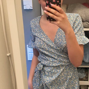 Klänning från only - Söt klänning ifrån only lite använda men inte alls sliten  