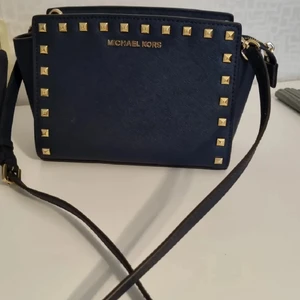 Michael Kors väska (äkta) - Säljer min fina väska som har kostat 5000 