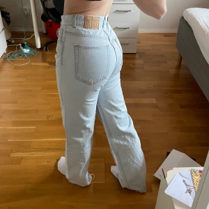 blåa jeans - köpta på pull and bear för ca 2 år sedan💗