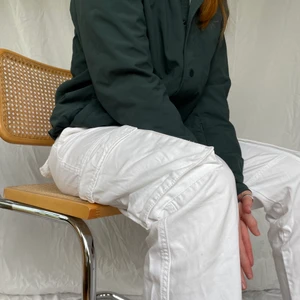 Vita cargopants 🤍 - Ett par skiiitnice cargopants i strl 38. Sitter supersnyggt! Köparen står för frakten 🧚‍♀️