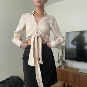 Skjorta blus använd 1 gång - Använd 1 gång! Perfekt skick och så skönt material.