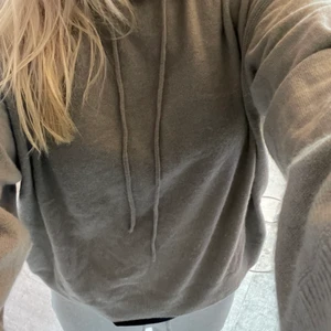 Carshmire hoodie! - Använd 1 gång, som ny🥰🥰 Har 2 lika dana så väljer att sälja denna.  