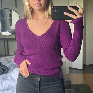 Lila topp  - Fin lila färgad stickad topp som är använd få gånger