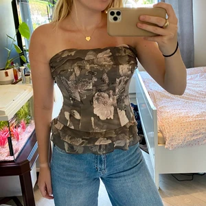 Korsett - Säljer en korsett då den inte kommer till användning. Den är så fin och skön! Passar S-M. Köpare står för frakt💗