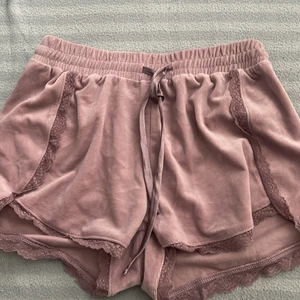 Mjukis shorts  - Oanvända , sammets material 