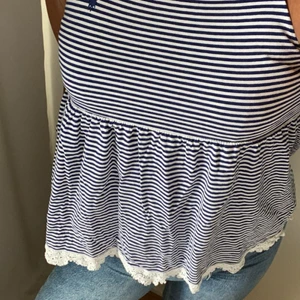 Ralph Lauren linne  - Säljer ett fint linne fårn Ralph Lauren, bara använts några gånger så skulle säga att den är i väldigt bra skick. Linnet är i strl 16 från barnavdelning så den är som en XS / liten S